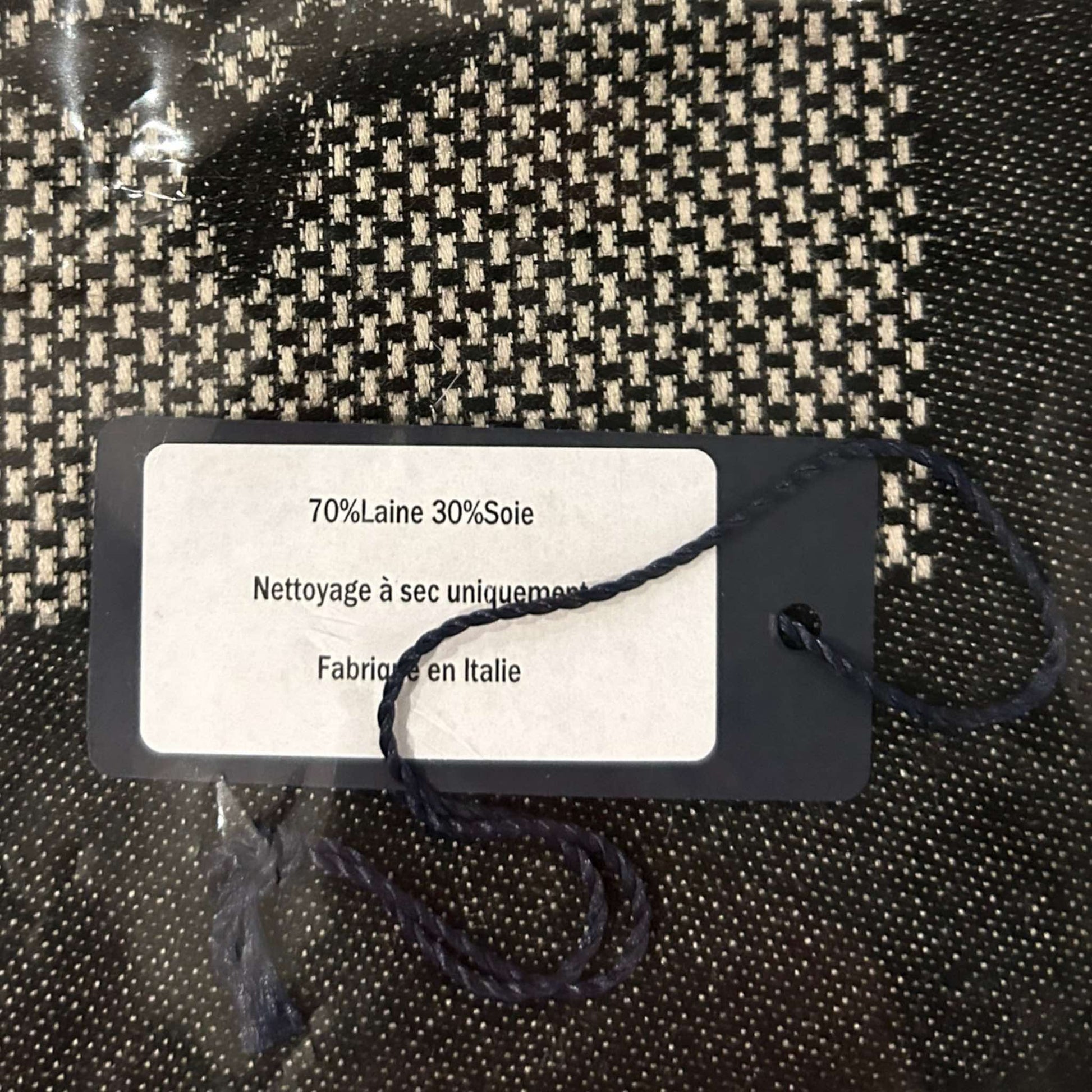 Louis Vuitton Neo Natté Monogram Shawl - M73677