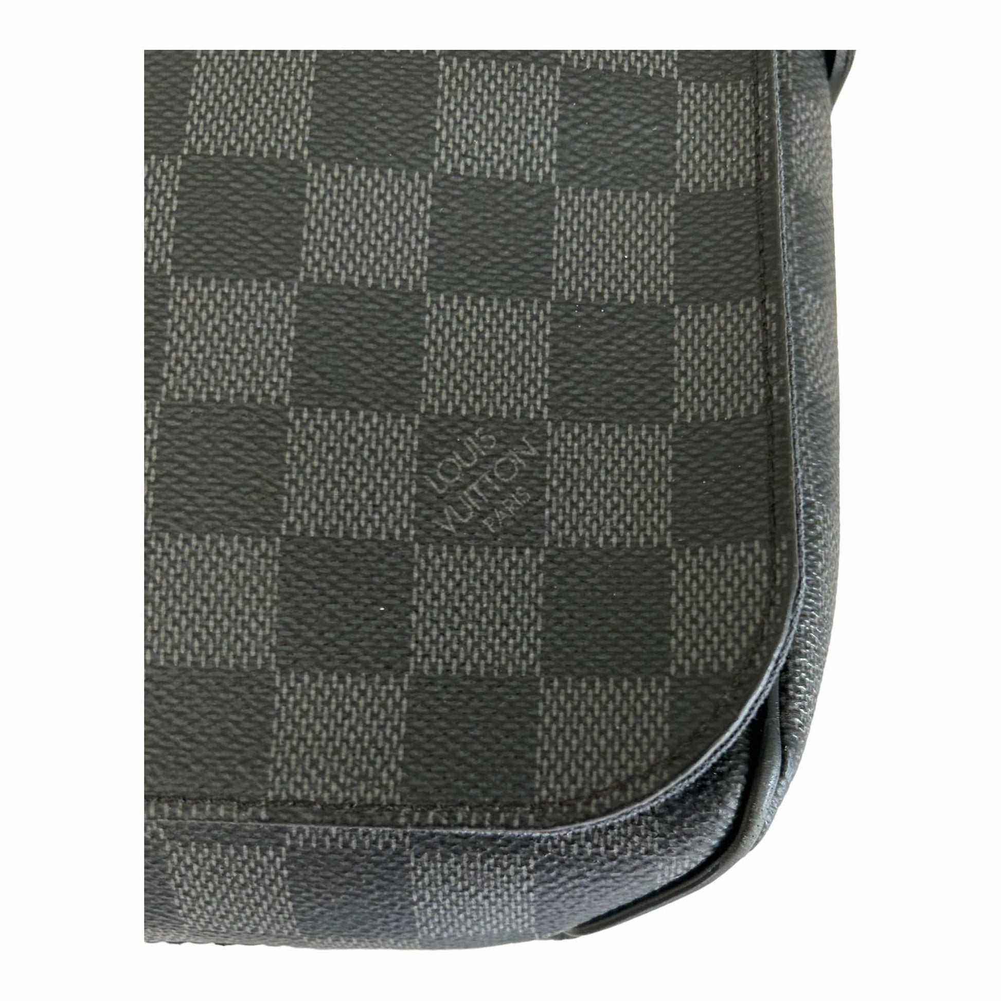 Louis Vuitton Damier Graphite District PM - N41260