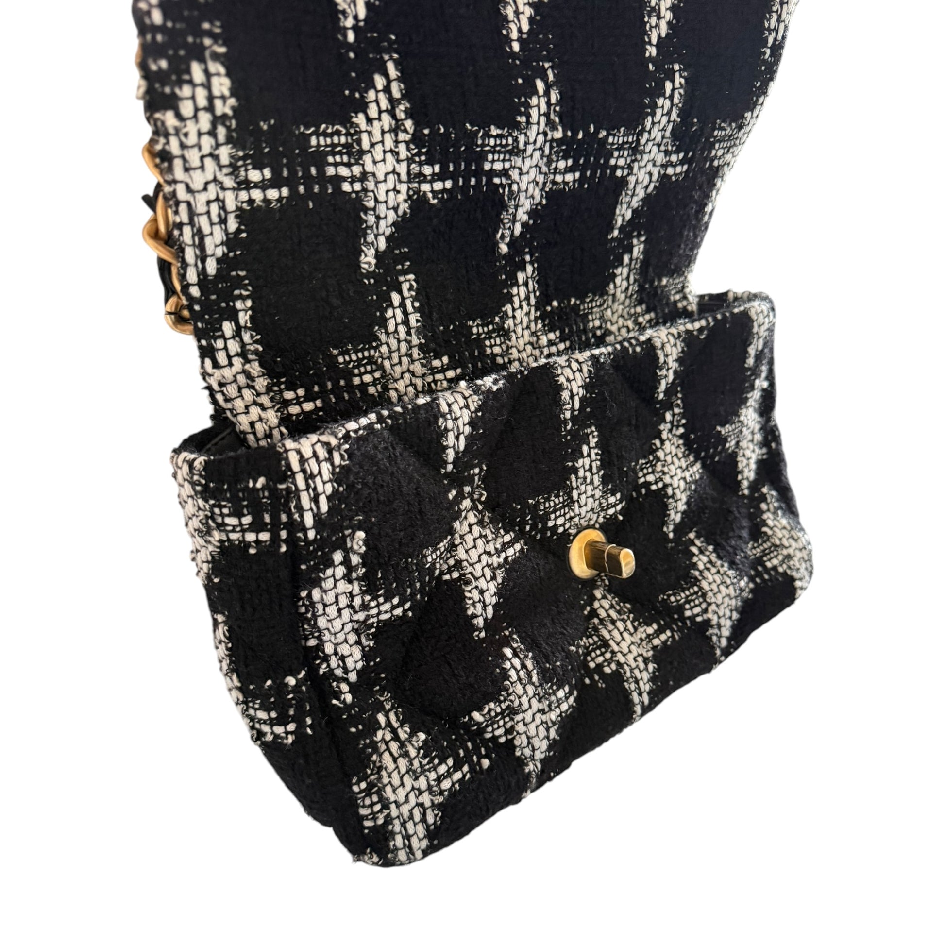 Chanel Medium Houndstooth Black & White Tweed 19 Flap