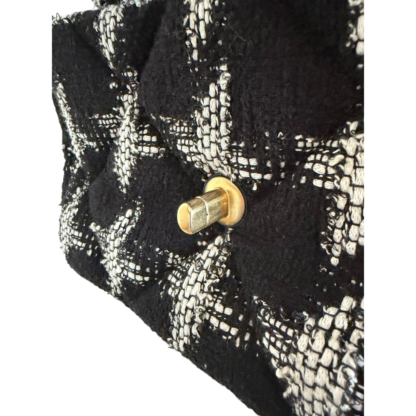 Chanel Medium Houndstooth Black & White Tweed 19 Flap