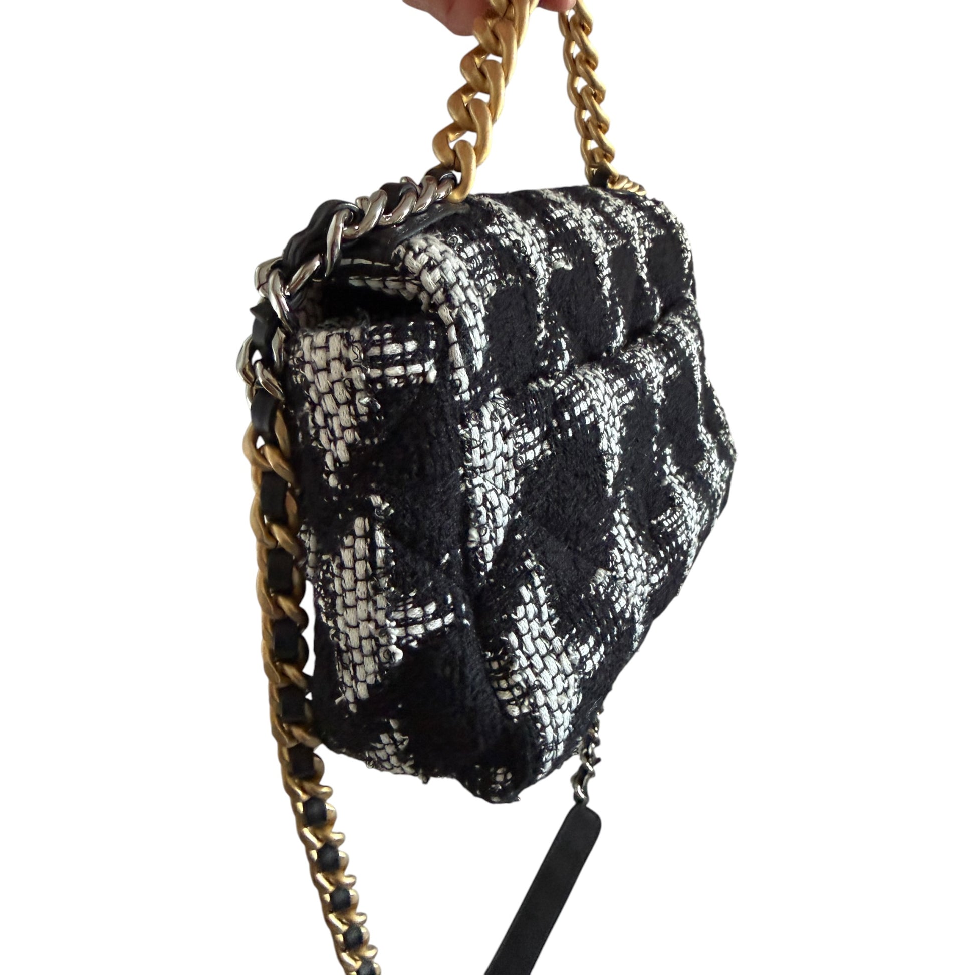 Chanel Medium Houndstooth Black & White Tweed 19 Flap