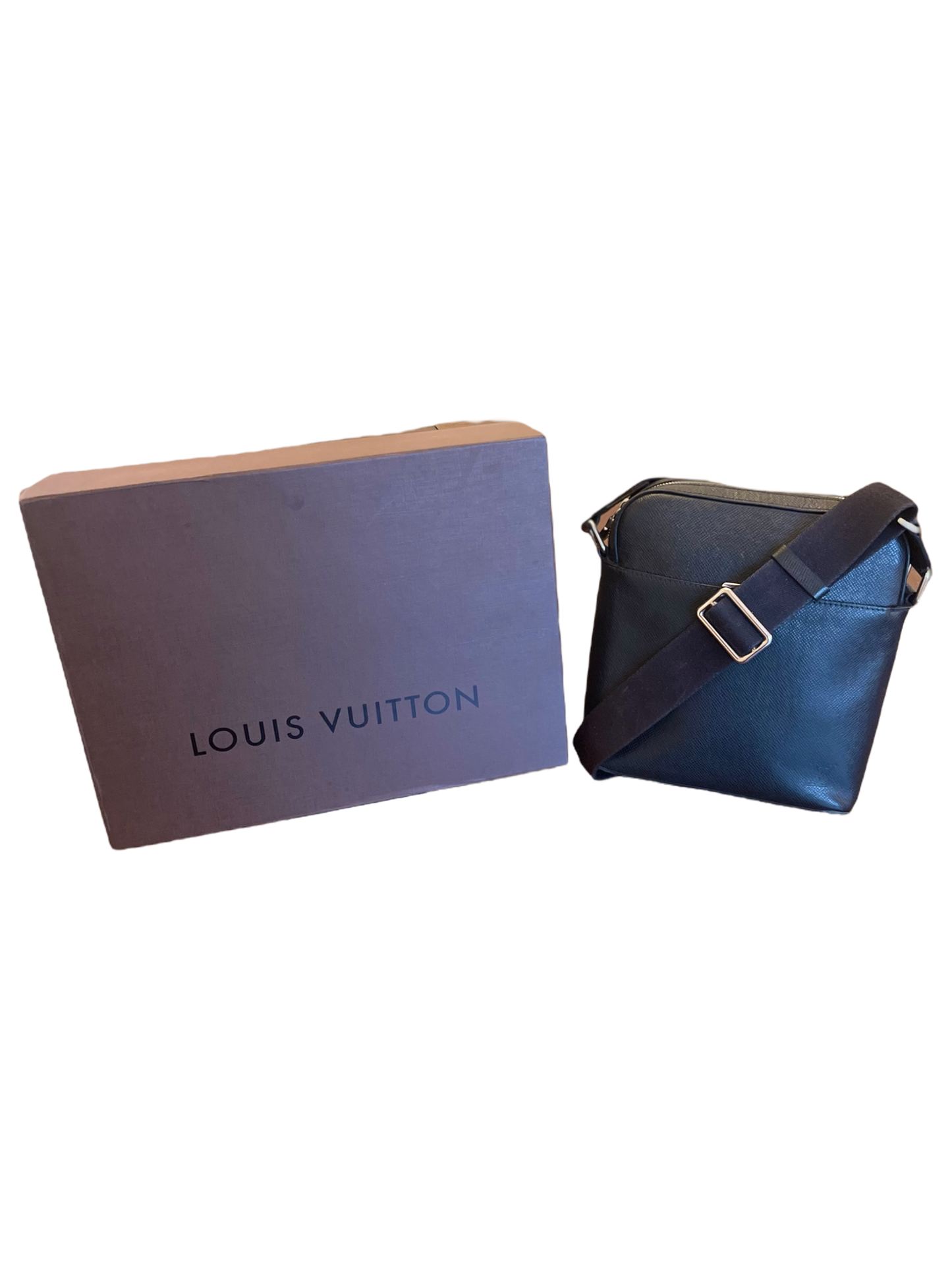 Louis Vuitton Anton taiga Leather